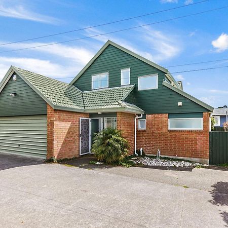 Private And Sunny 3-Bedroom Home With Parking Auckland Luaran gambar