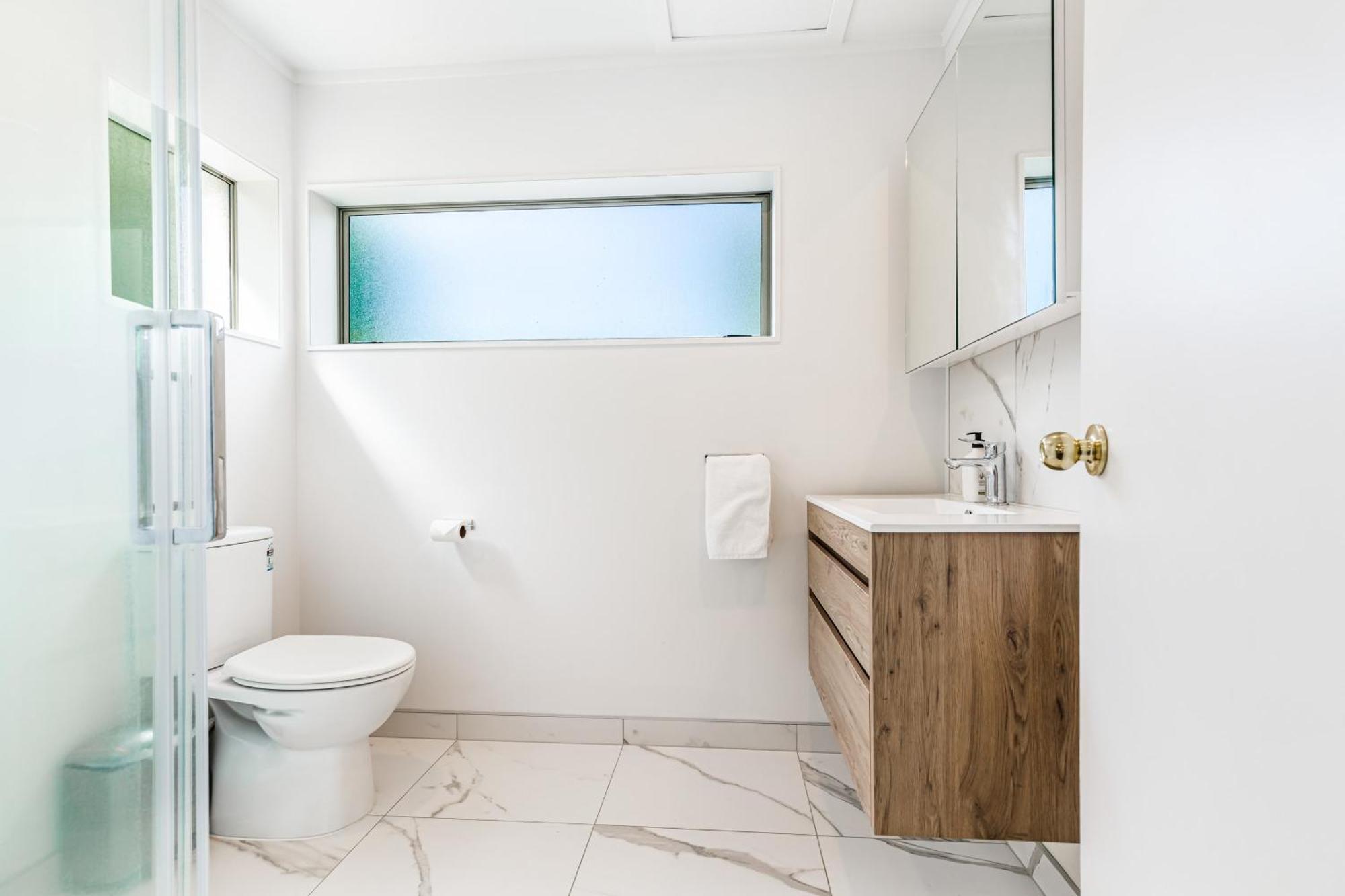Private And Sunny 3-Bedroom Home With Parking Auckland Luaran gambar