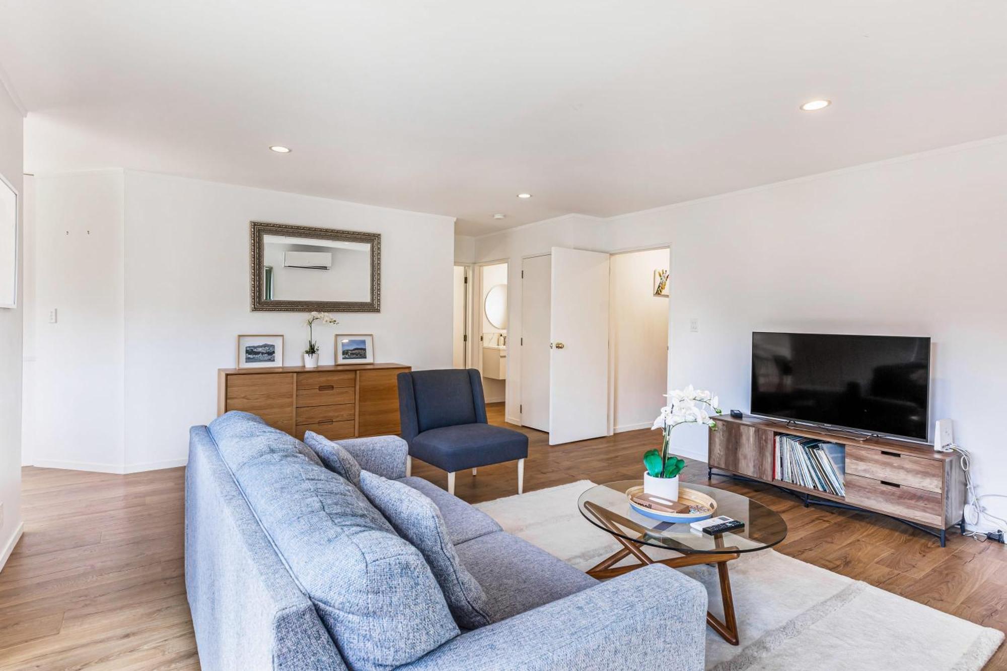 Private And Sunny 3-Bedroom Home With Parking Auckland Luaran gambar