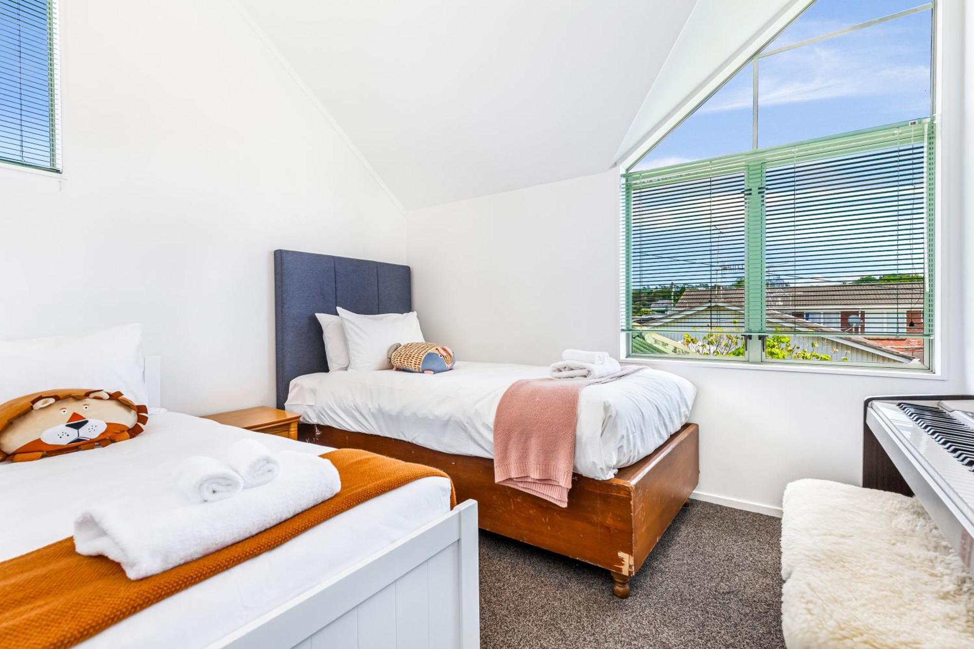 Private And Sunny 3-Bedroom Home With Parking Auckland Luaran gambar