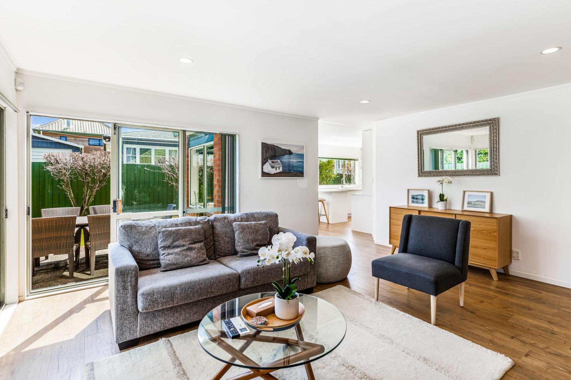 Private And Sunny 3-Bedroom Home With Parking Auckland Luaran gambar