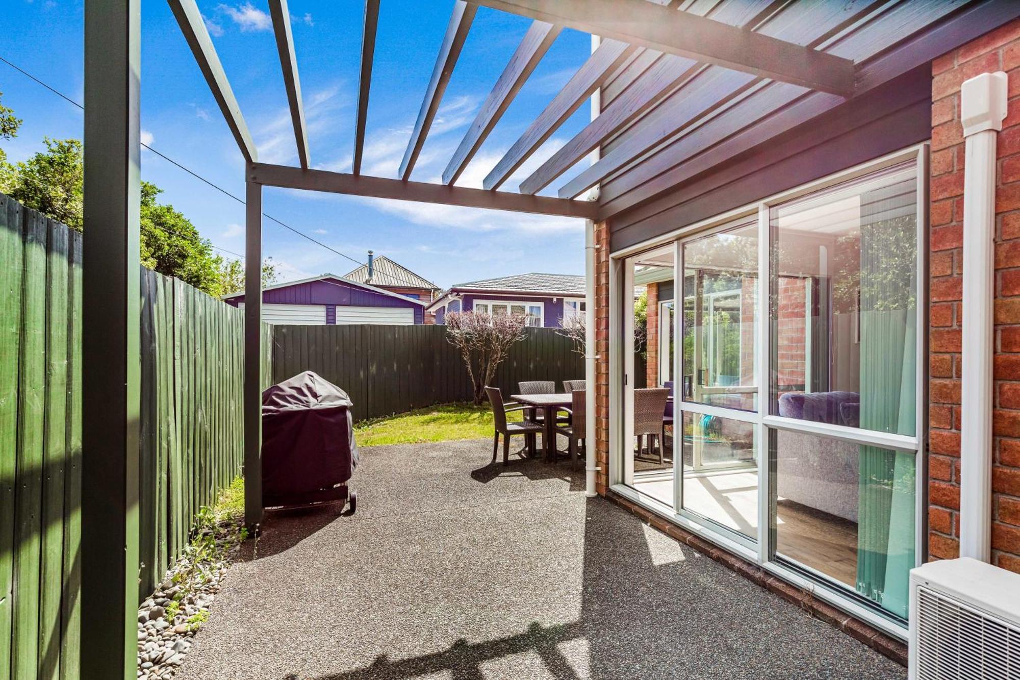 Private And Sunny 3-Bedroom Home With Parking Auckland Luaran gambar