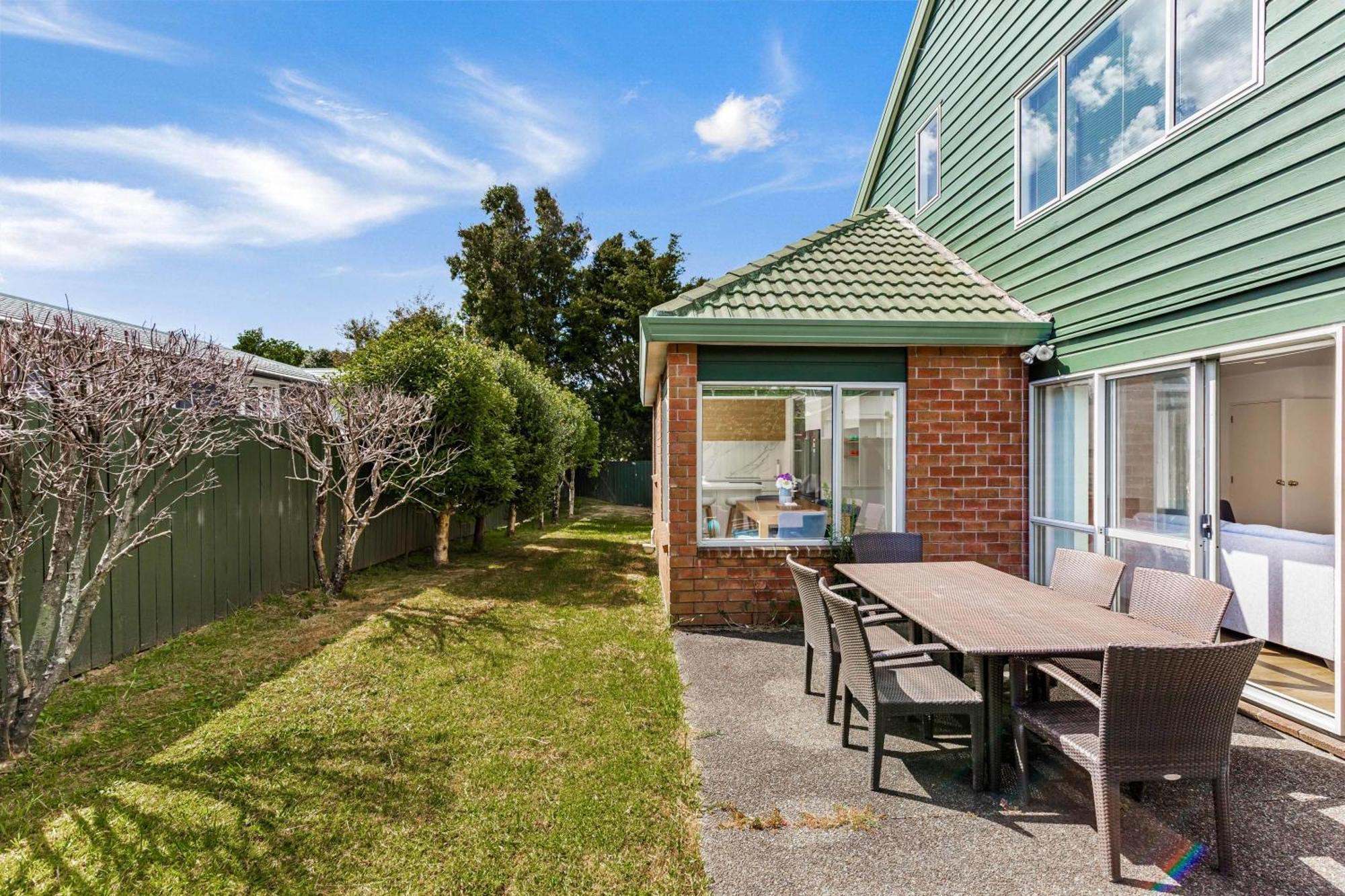 Private And Sunny 3-Bedroom Home With Parking Auckland Luaran gambar